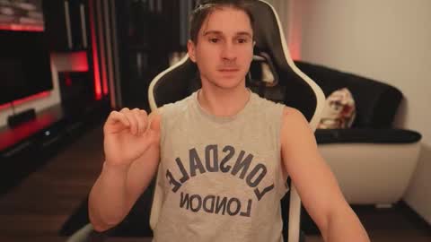 Dorian Reyes online show from February 4, 1:00 am