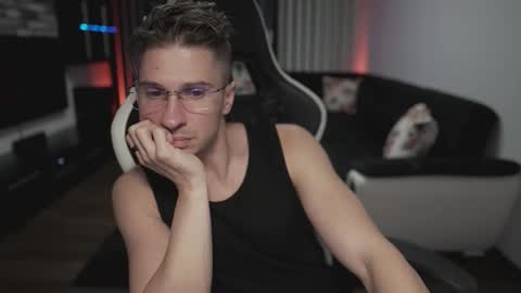 Dorian Reyes online show from November 21, 1:37 am