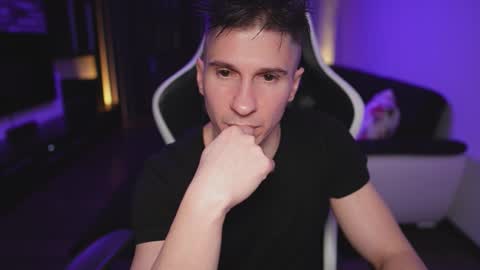 Dorian Reyes online show from December 14, 2:07 am