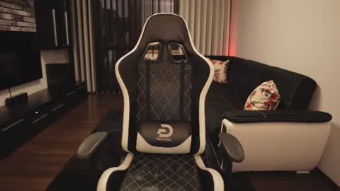 Dorian Reyes online show from February 5, 1:34 am