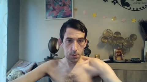 Snapshot of dreamguy38 chatting on February 25, 8:03 am dreamguy38 online show from February 25, 8:03 am