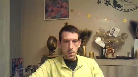 Snapshot of dreamguy38 chatting on December 23, 3:40 am dreamguy38 online show from December 23, 3:40 am