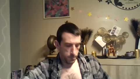 Snapshot of dreamguy38 chatting on December 18, 1:59 am dreamguy38 online show from December 18, 1:59 am