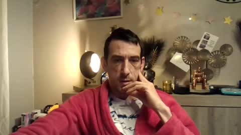 Snapshot of dreamguy38 chatting on December 31, 5:44 am dreamguy38 online show from December 31, 5:44 am