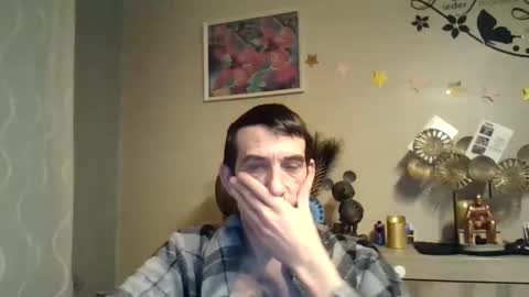 Snapshot of dreamguy38 chatting on February 2, 6:48 am dreamguy38 online show from February 2, 6:48 am