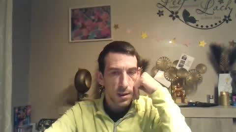 Snapshot of dreamguy38 chatting on December 24, 3:05 am dreamguy38 online show from December 24, 3:05 am