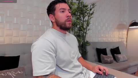 cris online show from December 18, 1:26 am