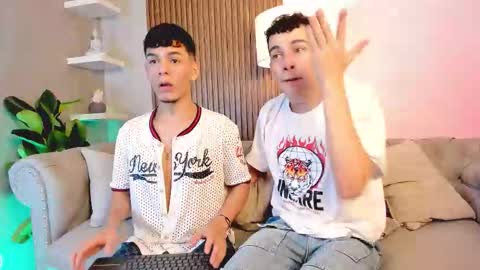 Thomas and Noah online show from November 26, 8:12 pm