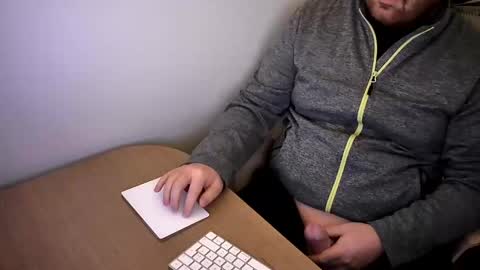 FloFrenchCurv288 online show from January 9, 1:11 am