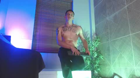 Dustin Sonne online show from April 1, 9:00 am