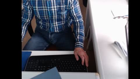 dutchpornking2 online show from December 4, 8:45 am