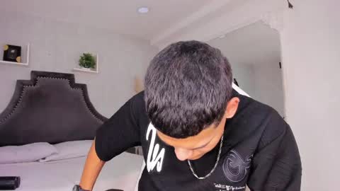dylanroyce_ online show from June 3, 2:33 pm