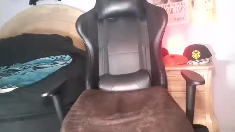 TWITTER   INSTAGRAM    easybreezy20   ONLINE 1230 AM TO 7AM online show from September 22, 7:19 am