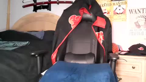 TWITTER   INSTAGRAM    easybreezy20   ONLINE 1230 AM TO 7AM online show from December 3, 6:24 am