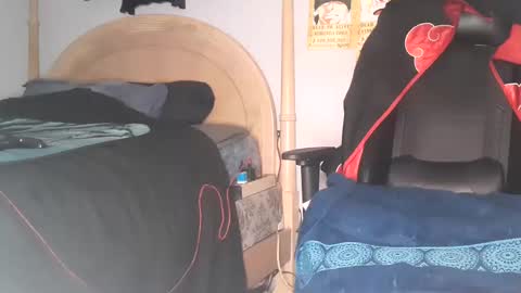 TWITTER   INSTAGRAM    easybreezy20   ONLINE 1230 AM TO 7AM online show from December 4, 7:06 am