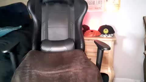 TWITTER   INSTAGRAM    easybreezy20   ONLINE 1230 AM TO 7AM online show from September 21, 7:08 am