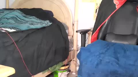 TWITTER   INSTAGRAM    easybreezy20   ONLINE 1230 AM TO 7AM online show from December 15, 7:24 am