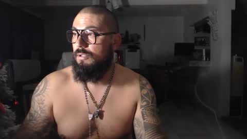 Snapshot of edgarram83 chatting on December 11, 7:10 am edgarram83 online show from December 11, 7:10 am