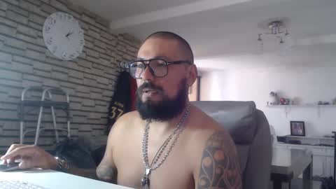 Snapshot of edgarram83 chatting on October 6, 7:07 pm edgarram83 online show from October 6, 7:07 pm