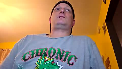 Snapshot of edwardaims_2please chatting on October 23, 2:37 am edwardaims_2please online show from October 23, 2:37 am