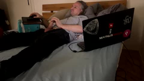 elcretinmo online show from February 7, 8:10 am