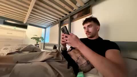 Snapshot of electron448 chatting on October 18, 8:47 pm electron448 online show from October 18, 8:47 pm