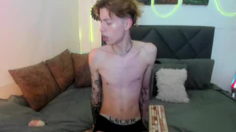 eliann_adam online show from December 17, 10:33 am