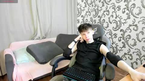 elliot_mars_ online show from October 15, 5:20 pm