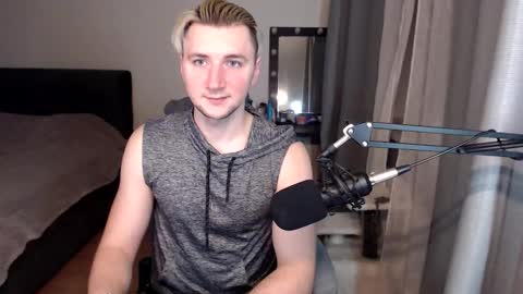 Snapshot of elvin_vaenight chatting on September 9, 9:24 pm Elvin Vaenight online show from September 9, 9:24 pm