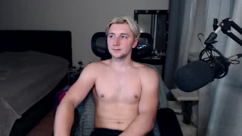 Snapshot of elvin_vaenight chatting on October 8, 10:47 pm Elvin Vaenight online show from October 8, 10:47 pm