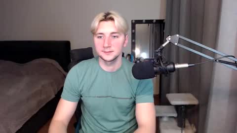 Snapshot of elvin_vaenight chatting on September 10, 9:35 pm Elvin Vaenight online show from September 10, 9:35 pm