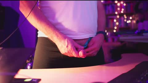 uk online show from December 19, 1:39 am