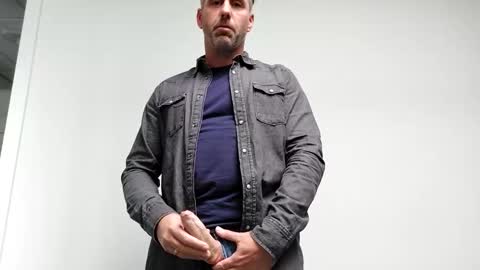 Snapshot of enzoenzo7 chatting on October 10, 2:11 pm Enzos Massive Cock online show from October 10, 2:11 pm