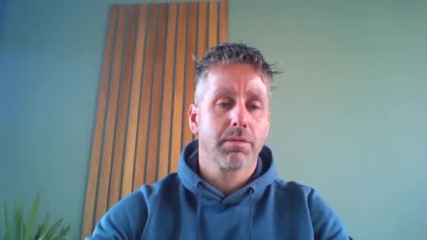 Snapshot of enzoenzo7 chatting on February 19, 11:06 am Enzos Massive Cock online show from February 19, 11:06 am