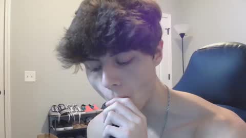 Snapshot of eprahsdahc chatting on December 12, 3:32 am eprahsdahc online show from December 12, 3:32 am