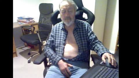 Snapshot of erasmus_d chatting on October 23, 5:05 pm erasmus_d online show from October 23, 5:05 pm