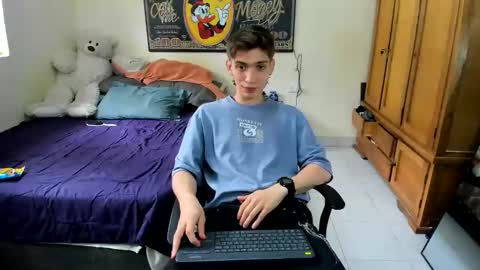 erick_de_rossee online show from April 8, 7:11 pm