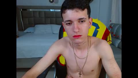 eroboyxox online show from February 19, 11:12 pm