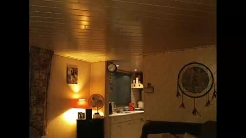 Erwins room welcome sound on online show from February 9, 8:34 pm