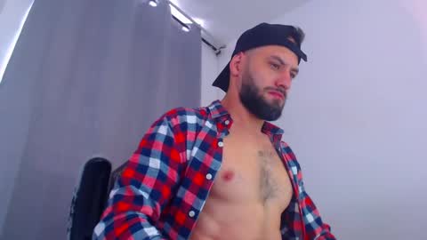 Snapshot of esteban7984068 chatting on February 16, 7:27 pm esteban online show from February 16, 7:27 pm