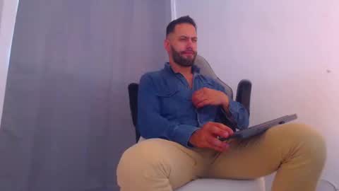 Snapshot of esteban7984068 chatting on January 10, 7:32 pm esteban online show from January 10, 7:32 pm