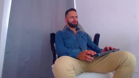 Snapshot of esteban7984068 chatting on January 31, 5:10 pm esteban online show from January 31, 5:10 pm