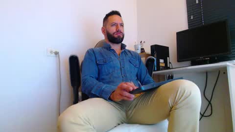 esteban online show from March 12, 3:31 pm