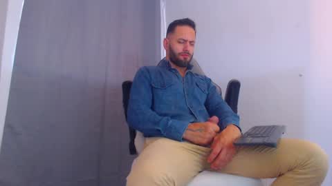 Snapshot of esteban7984068 chatting on January 12, 7:53 pm esteban online show from January 12, 7:53 pm