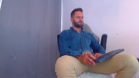 Snapshot of esteban7984068 chatting on December 29, 7:54 pm esteban online show from December 29, 7:54 pm