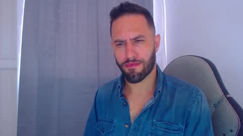 Snapshot of esteban7984068 chatting on December 20, 6:02 pm esteban online show from December 20, 6:02 pm