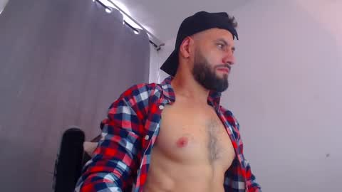 Snapshot of esteban7984068 chatting on February 8, 7:05 pm esteban online show from February 8, 7:05 pm