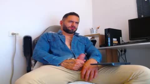 esteban online show from December 19, 4:26 pm