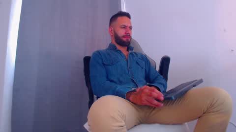 Snapshot of esteban7984068 chatting on January 30, 5:17 pm esteban online show from January 30, 5:17 pm