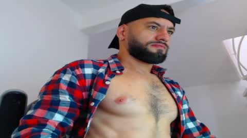 Snapshot of esteban7984068 chatting on September 13, 1:45 pm esteban online show from September 13, 1:45 pm